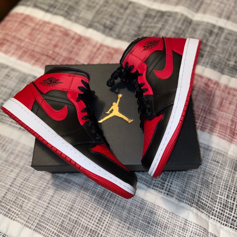 Air Jordan 1 Mid Banned Black/Red Men’s Size 8.5